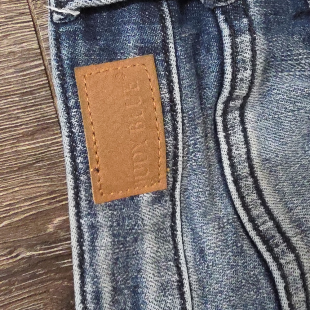 Judy Blue Relaxed Fit Jeans - Picture 10 of 11